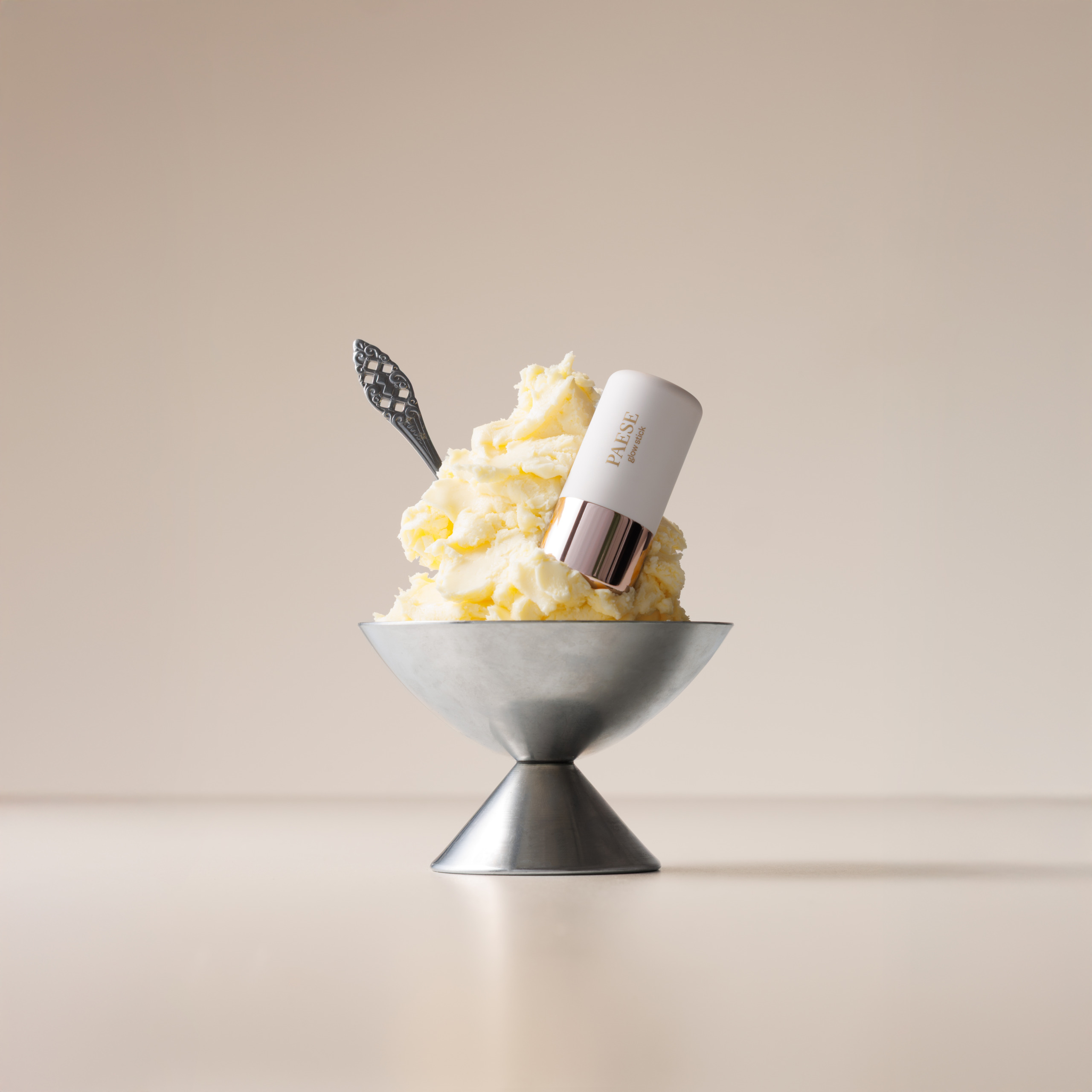 <span>Butter Blend</span> masełkowy rozświetlacz do twarzy w sticku